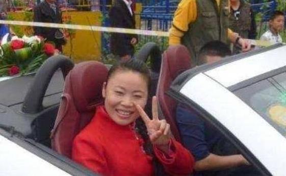 草帽姐捐款修学校:巨款修学校网,友却不买账 草帽姐捐款修学校:巨款修学校网,友却不买账