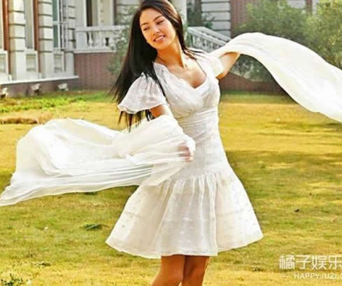 张雨绮产后身材圆润：优雅迷人十分可爱,张雨绮年轻时照片