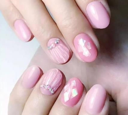 最新2018年爆款美甲款式图片：2018流行美甲图片欣赏