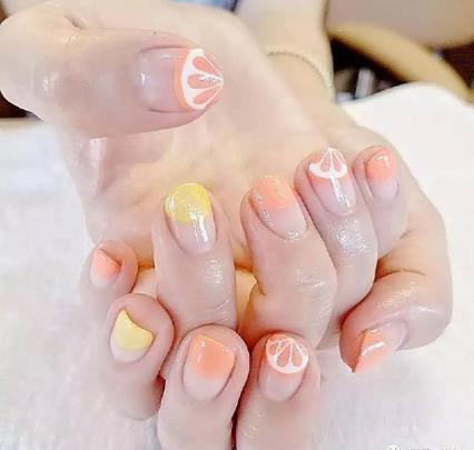 最新2018年爆款美甲款式图片：2018流行美甲图片欣赏