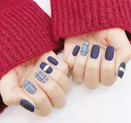 最新2018年爆款美甲款式图片：2018流行美甲图片欣赏