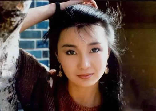 回首张曼玉年轻时候的漂亮照片：惊艳了时光的女神