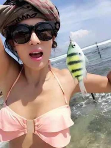 50岁健身女神晒美照：比基尼傲人身材,旅游组图美照