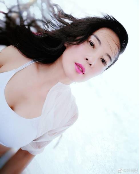 50岁健身女神晒美照：比基尼傲人身材,旅游组图美照