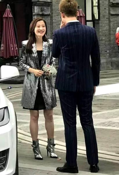 43岁梅婷搭戏小鲜肉：气场强大身材好,梅婷年轻有气质