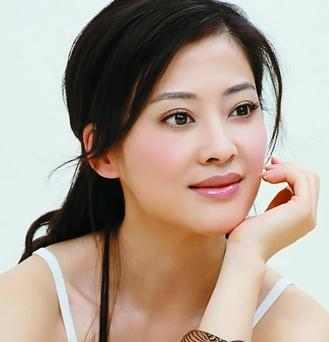 43岁梅婷搭戏小鲜肉：气场强大身材好,梅婷年轻有气质