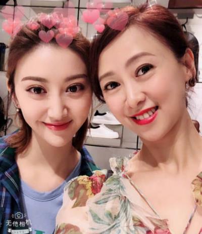 49岁翁虹探班景甜:好似姐妹花,景甜与翁虹的缘分 49岁翁虹探班景甜:好似姐妹花,景甜与翁虹的缘分