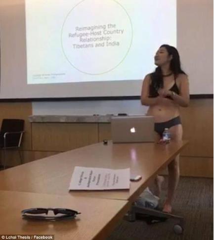 美国女大学生穿内衣做论文答辩：只因老师这句话（图）