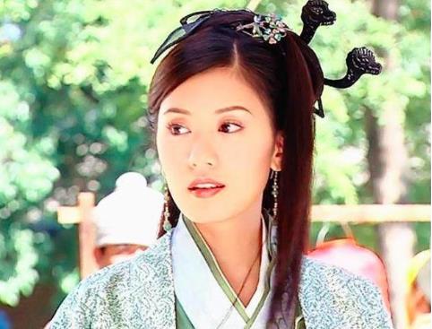 贾静雯晒照：天生丽质素颜照,贾静雯年轻时的照片