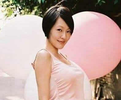 小s深夜晒素颜照:失眠床上假睡2小时,小s年轻时的照片 小s深夜晒素颜照:失眠床上假睡2小时,小s年轻时的照片