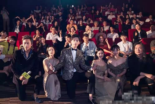 C位是什么意思;拍照抢c位之争,明星站C位是什么意思 C位是什么意思;拍照抢c位之争,明星站C位是什么意思