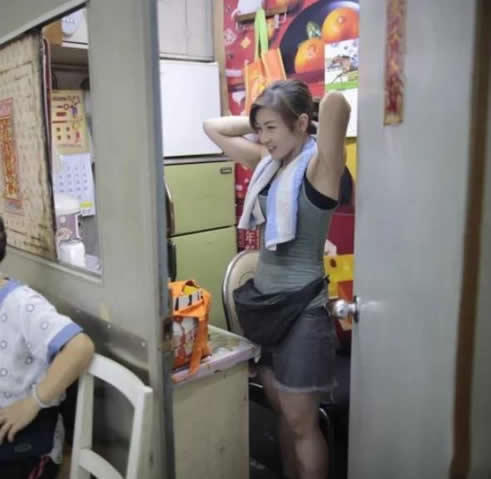 美女搬运工走红:真身终于曝光了,美女搬运工照片 美女搬运工走红:真身终于曝光了,美女搬运工照片