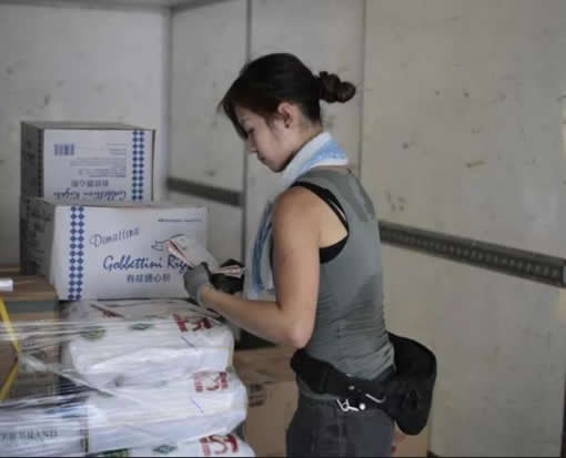 美女搬运工走红:真身终于曝光了,美女搬运工照片 美女搬运工走红:真身终于曝光了,美女搬运工照片