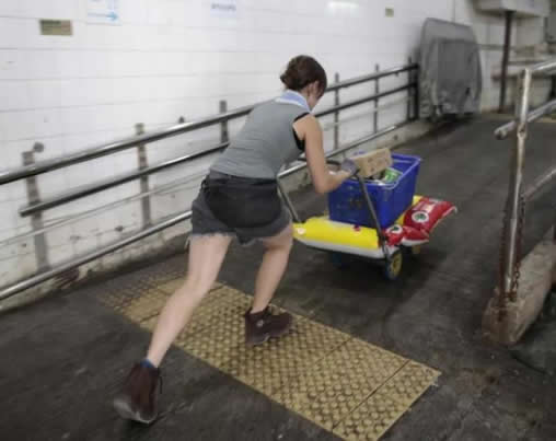 美女搬运工走红:真身终于曝光了,美女搬运工照片 美女搬运工走红:真身终于曝光了,美女搬运工照片