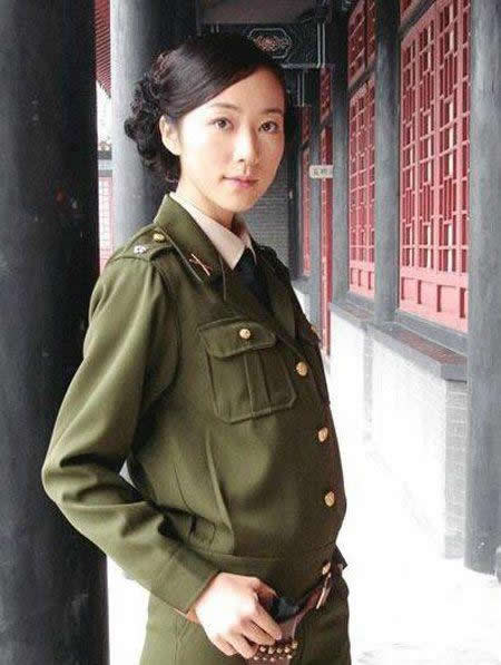 韩雪穿过膝靴秀美腿:时髦又显气质甜笑不断,韩雪资料背景 韩雪穿过膝靴秀美腿:时髦又显气质甜笑不断,韩雪资料背景