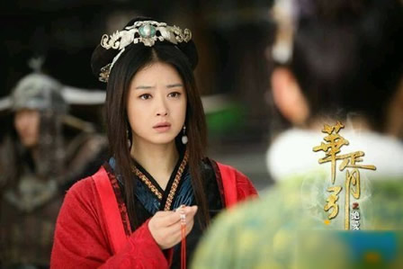 蒋欣换斜刘海减龄：黑色衬衣裙美腿纤细,蒋欣资料图片