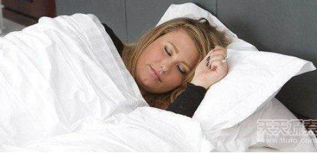 男孩一学习就流鼻血：一天多达20次,盘点世界奇葩怪病