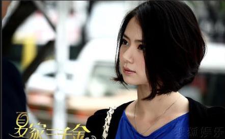 戚薇休闲装显潮范儿：蓝短T搭配休闲裤潮,戚薇资料简介