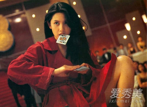 波霸裸身拥抱格子:影视剧中光脱不露的10大女星 波霸裸身拥抱格子:影视剧中光脱不露的10大女星