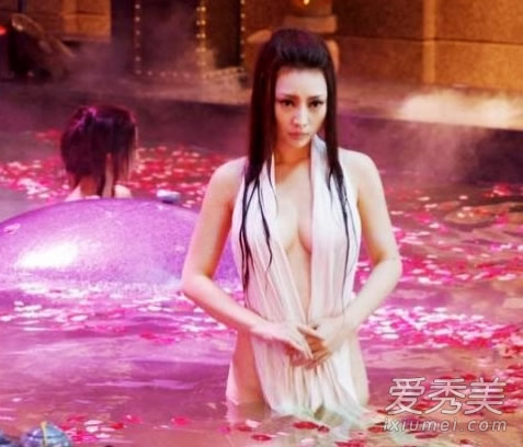 波霸裸身拥抱格子:影视剧中光脱不露的10大女星 波霸裸身拥抱格子:影视剧中光脱不露的10大女星