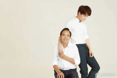 马天宇晒和爸爸合影:与父亲曾经合照,画面非常温馨幸福 马天宇晒和爸爸合影:与父亲曾经合照,画面非常温馨幸福