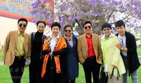 56岁董文华近照曝光：保养容颜未老,董文华年轻照片