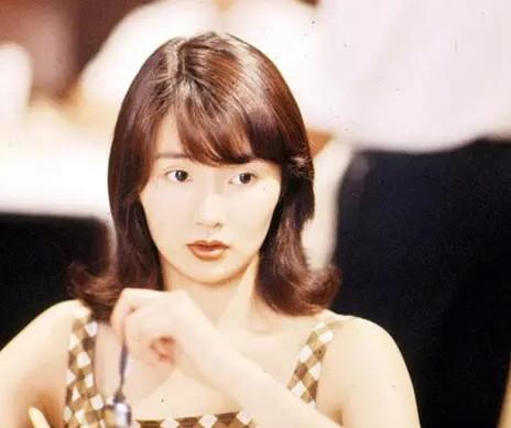 张曼玉个人资料简介：张曼玉早年经历,张曼玉早年间清纯照