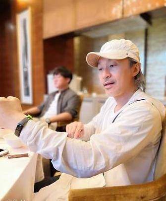 55岁周星驰近照曝光:面容憔悴身形消瘦,为什么不结婚 55岁周星驰近照曝光:面容憔悴身形消瘦,为什么不结婚