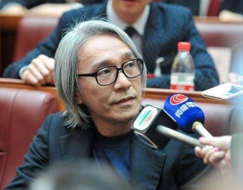 55岁周星驰近照曝光:面容憔悴身形消瘦,为什么不结婚 55岁周星驰近照曝光:面容憔悴身形消瘦,为什么不结婚