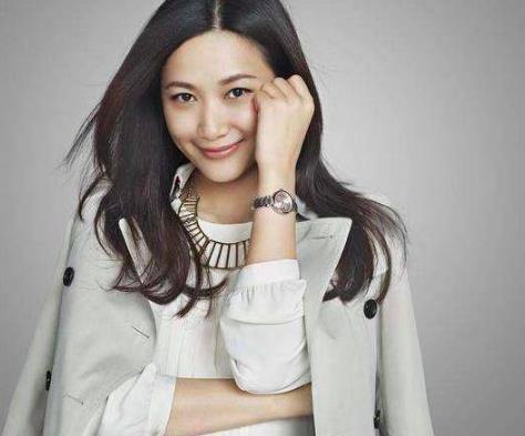 徐静蕾穿校服扎马尾:笑容甜美似18岁,徐静蕾年轻时的照片 徐静蕾穿校服扎马尾:笑容甜美似18岁,徐静蕾年轻时的照片