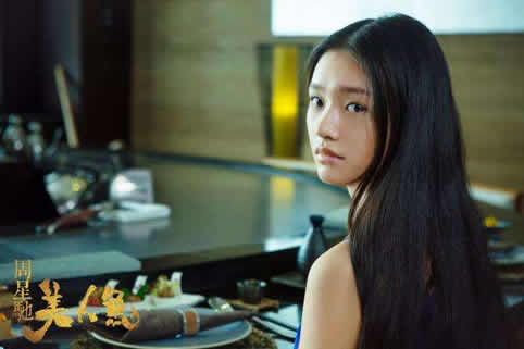 林允素颜比V卖萌：酒窝卖萌少女感十足,林允美人鱼照片