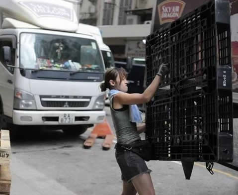 香港女搬运工火了:短裤t恤打扮好,美女搬运工朱芊佩资料照 香港女搬运工火了:短裤t恤打扮好,美女搬运工朱芊佩资料照