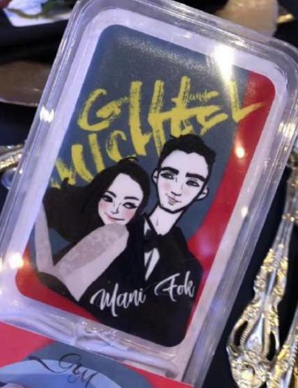 阿娇手捧花给阿sa:捧花直接给了阿Sa,激动变泪人 阿娇手捧花给阿sa:捧花直接给了阿Sa,激动变泪人