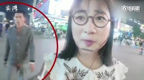 女主播闹市街头直播:手机被强行夺走,人也差点被带走 女主播闹市街头直播:手机被强行夺走,人也差点被带走