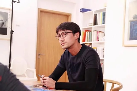 胡歌瘦成张鲁一:胡歌现身武汉一书店,网友称瘦得我心疼 胡歌瘦成张鲁一:胡歌现身武汉一书店,网友称瘦得我心疼