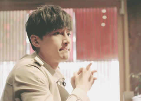 胡歌瘦成张鲁一:胡歌现身武汉一书店,网友称瘦得我心疼 胡歌瘦成张鲁一:胡歌现身武汉一书店,网友称瘦得我心疼