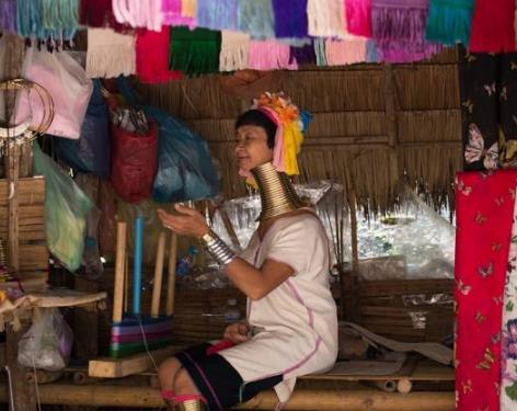 盘点各个国家的奇葩习俗：世界十大奇葩习俗大盘点