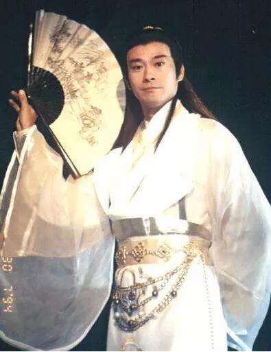 郑少秋妻子近照曝光：官晶华休闲打扮,郑少秋古装图片