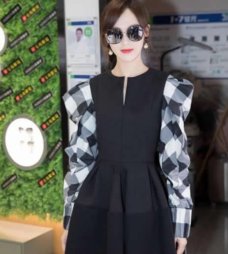 唐嫣大笑无女神包袱：可爱纯净,收腰小礼裙典雅时尚