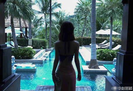 赵丽颖晒性感美照：赵丽颖度假美照,一身红裙青春靓丽