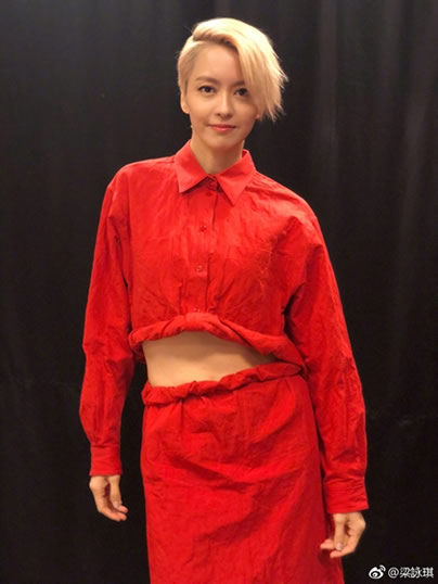 梁咏琪红裙秀小蛮腰：红红火火红色套装裙,梁咏琪图片