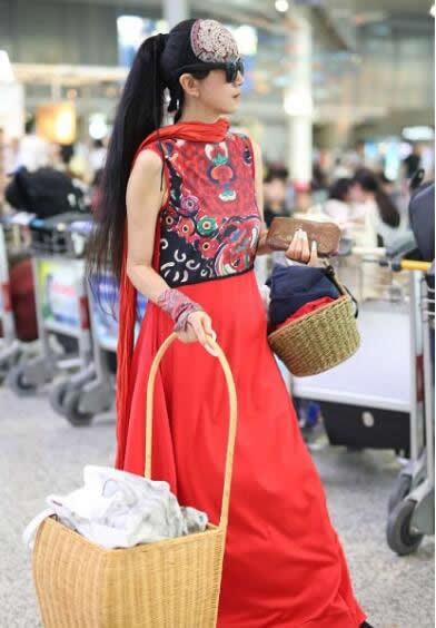 杨丽萍换风格被赞：59岁杨丽萍被赞年轻几十岁（图）