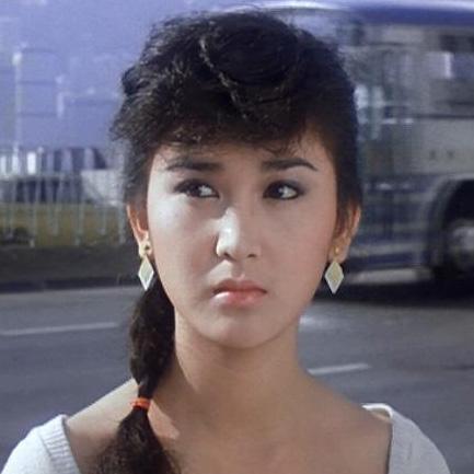 温碧霞深V秀身材：深V礼服不显年纪,温碧霞年轻时照片