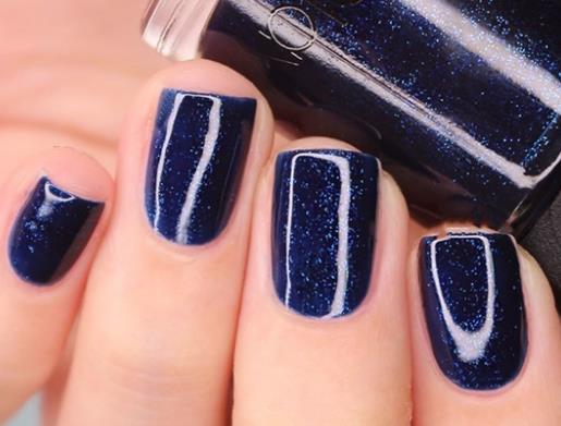 纯色美甲图片2018款：美甲图片2018新款式纯色跳色美甲