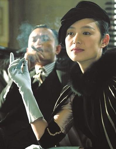 姜文小15岁妻子曝光：娇妻近照素颜照,姜文妻子周韵简介