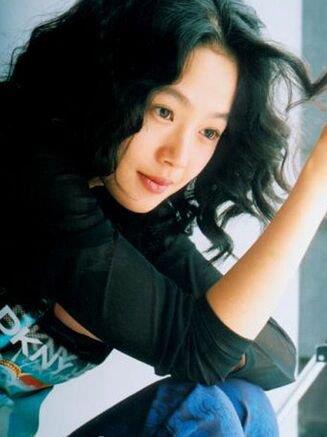 姜文小15岁妻子曝光：娇妻近照素颜照,姜文妻子周韵简介