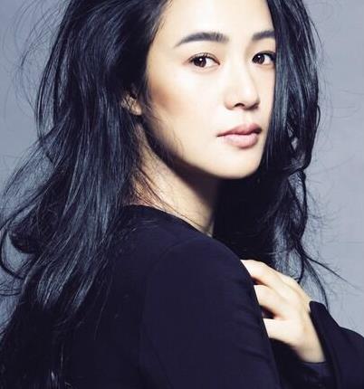 姜文小15岁妻子曝光：娇妻近照素颜照,姜文妻子周韵简介