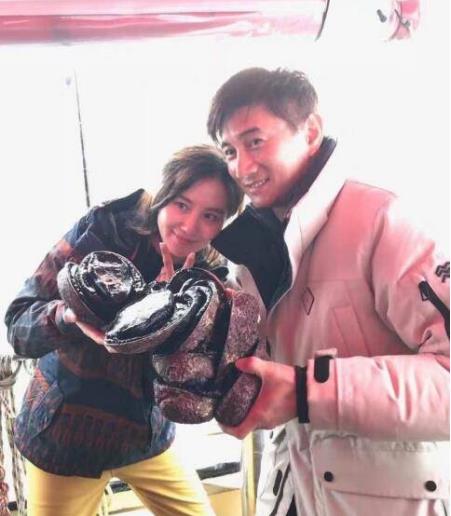 吴奇隆刘诗诗海钓：一起合影收获满满,吴奇隆刘诗诗甜蜜瞬间