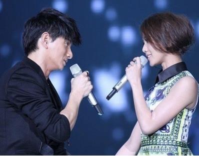 吴奇隆刘诗诗海钓：一起合影收获满满,吴奇隆刘诗诗甜蜜瞬间