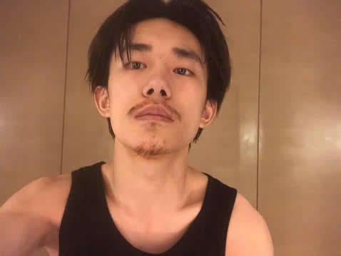 易烊千玺晒素颜照:酷酷的感觉,充满了男人味 易烊千玺晒素颜照:酷酷的感觉,充满了男人味